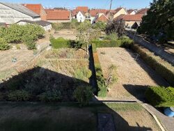 vue-depuis-le-fond-du-jardin