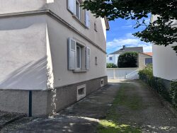 cour-arriere-avec-garages