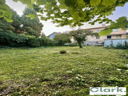 vue-depuis-le-fond-du-jardin