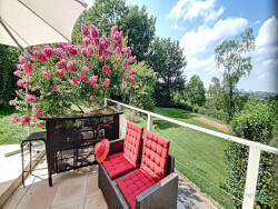 cuisine-equipee-donne-sur-terrasse-ouest
