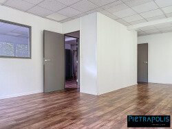 bureau-97m2