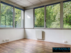 bureau-97m2
