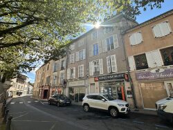 facade-du-commerce-plus-t2