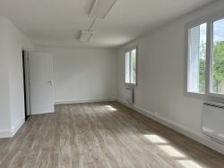 piece-du-bas-de-la-maison-independante--
