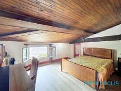 cour-interieure-avec-vue-sur-dependance