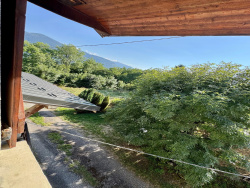 batisse-et-depandance-vues-cote-terrain