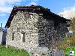 toiture-cote-lauzes