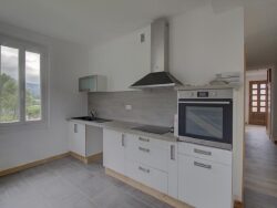 coin-cuisine-vue-sur-le-sejour