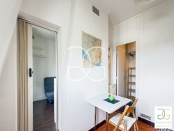 cuisine-avec-acces-a-la-salle-de-bains