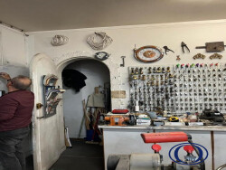 couloir-arriere-boutique