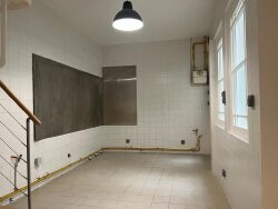 ancienne-cuisine-espace-sur-cour