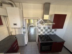 immobilier---cuisine---rouge-