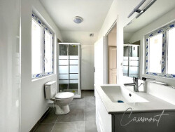 salle-de-douches-avec-wc-