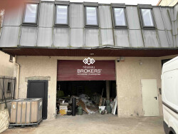 entrepot-avec-cour-arriere