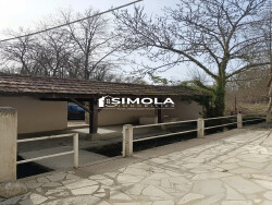 le-petit-ru-avec-un-filet-d-eau