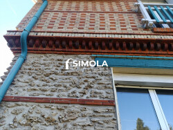 -cheminee-du-salon-pierre-et-brique