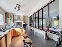 vue-sur-sejour-de-la-cuisine