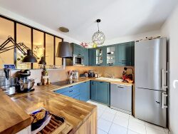 vue-sur-sejour-de-la-cuisine