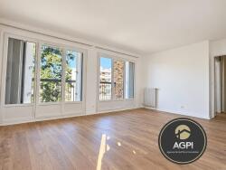 sejour-avec-acces-direct-a-un-balcon