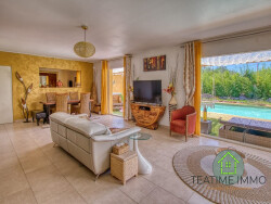 salon-vue-piscine-villa-la-farlede