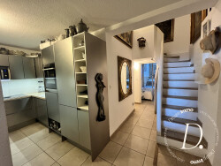 mezzanine-ouverte-sur-salon-