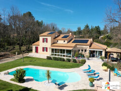 vue-aerienne-d-ensemble-de-la-villa
