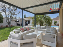 sejour-lumineux-ouvert-sur-l-exterieur