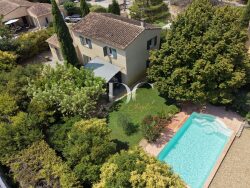 plan-de-la-maison-depuis-la-piscine-