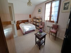 autre-chambre-au-1er-sous-lucarne-