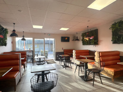 un-comptoir-tout-equipe-et-amenage-
