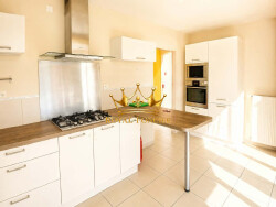 cuisine-independante-avec-espace-repas