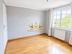 salle-de-bains-avec-douche-recente-