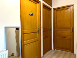 un-espace-jeux-et-un-wc