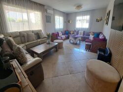 hall-d-entree-donnant-sur--salon