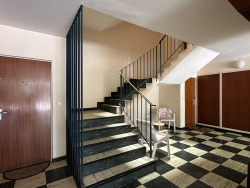 une-entree-spacieuse-dessert--