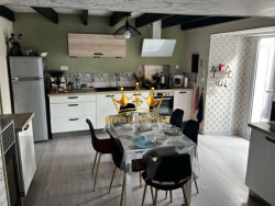 piece-de-vie-ouverte-sur-cuisine-a-et-e-