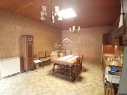 arriere-cuisine-avec-cellier-