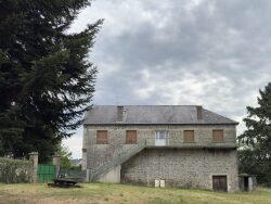 vue-arriere-avec-terrain-attenant