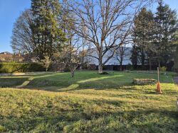 vue-immeuble-et-sationnement