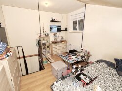 studio-1er-etage-escalier-d-acces