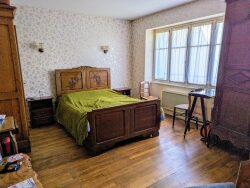 chambre--avec-parquet-et-placard