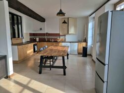 piece-de-vie-avec-poele-a-bois-sud-yonne