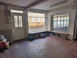 cour-et-porche-a-coulanges-sur-yonne