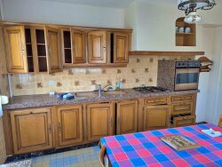 sejour-salon-lumineux-avec-balcon