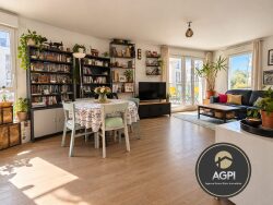 salon-avec-acces-direct-au-balcon