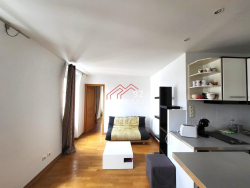 photo1
