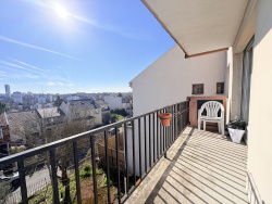 salon-sejour-donnant-sur-balcon