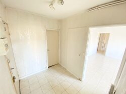 couloir-pour-acces-sde-wc-et-chambre