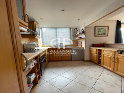 escalier-pour-acceder-aux-chambres-