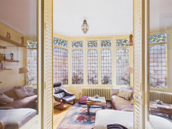 salon-avec-vitraux